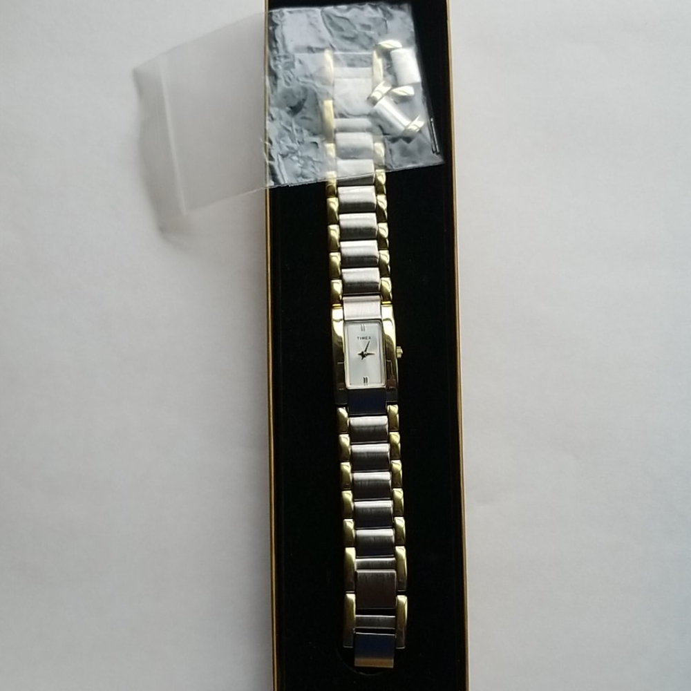 Ladies Timex watch - Picture 2 of 2